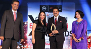 Thumbay Moideen receivesGlobal Leader honor at NDTV Gulf Indian Excellence Awards 2016